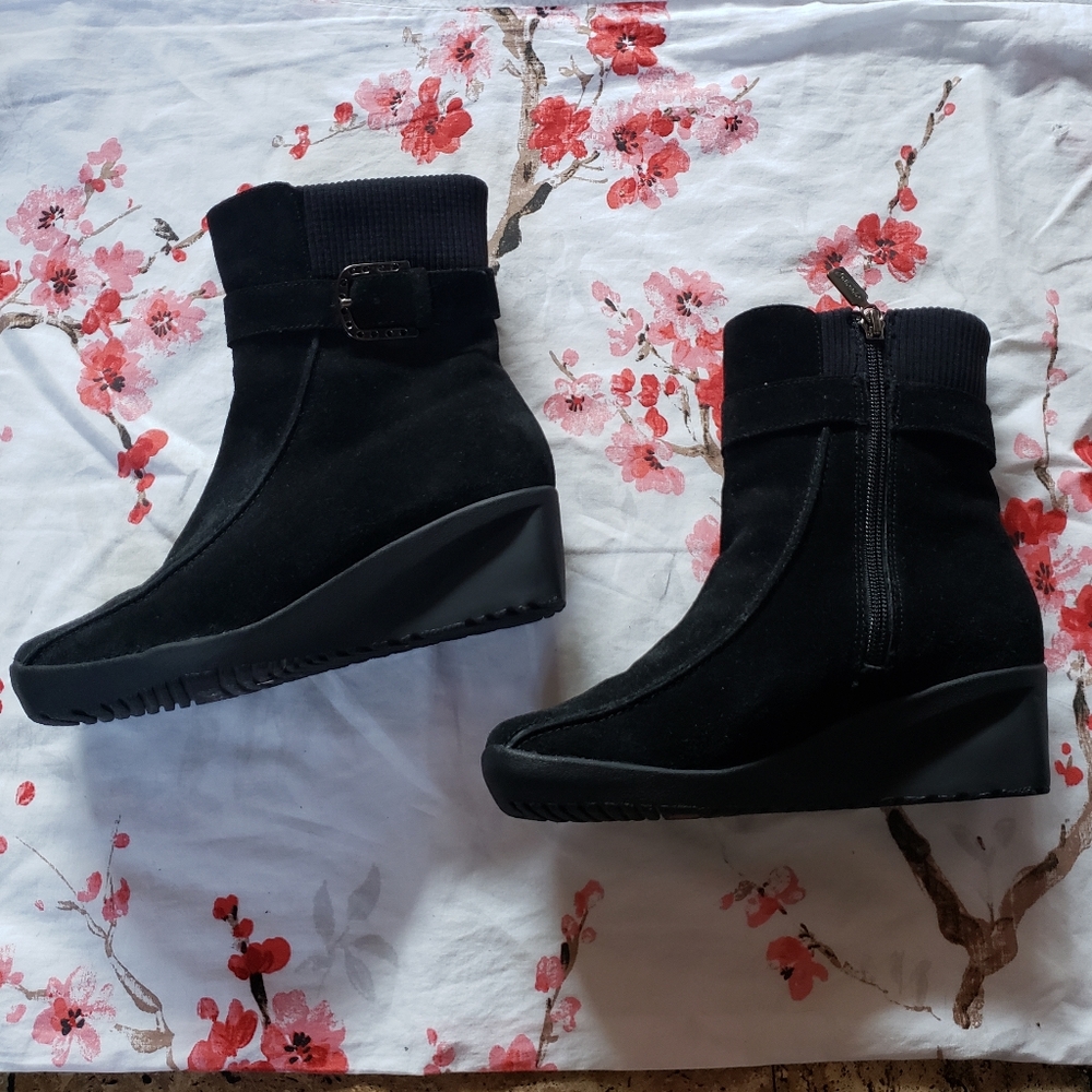 Blondo suede wedge ankle black boots